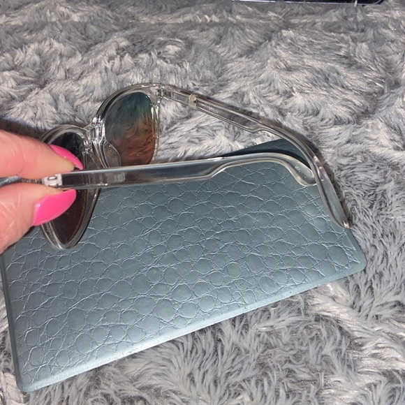 Clear frame sunglasses 🕶️ - Picture 8 of 15